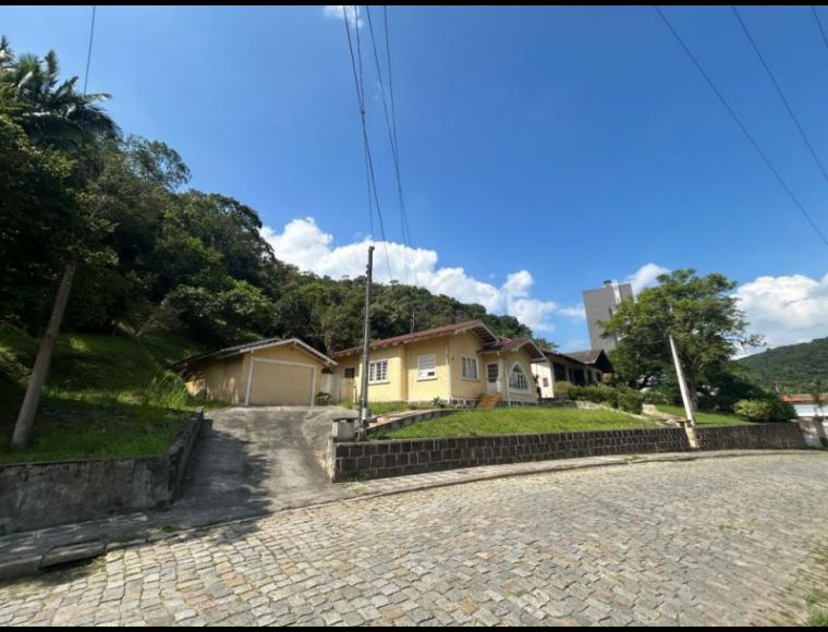 Casa no Bairro Ribeirão Fresco em Blumenau com 3 Dormitórios — foto 2