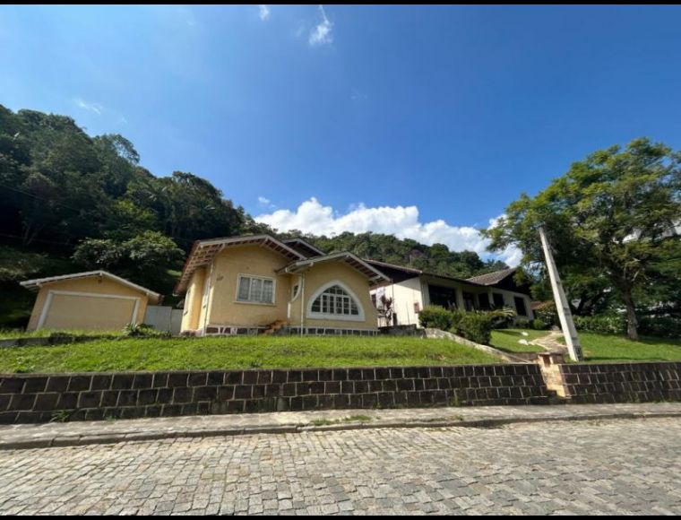 Casa no Bairro Ribeirão Fresco em Blumenau com 3 Dormitórios - foto 1